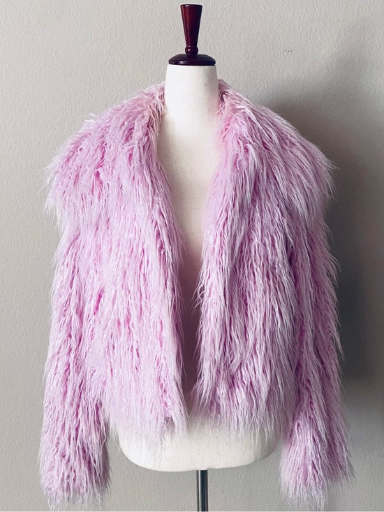 Forever 21 Jackets & Blazers - NWT Forever 21 Faux Fur Coat